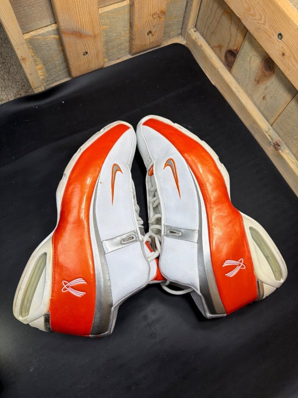 Vintage 2002 Nike Air Max Elite X Mens Size 10 White Orange Sneakers 303965-108 - Picture 8 of 11